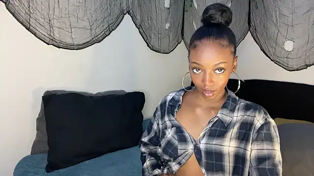 Trixie luv1 online show from October 19, 2025, 12:19 pm