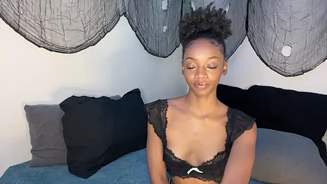 Trixie luv1 online show from October 11, 2025, 12:39 pm