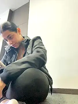 AlannaEvons online show from October 7, 2025, 9:49 pm