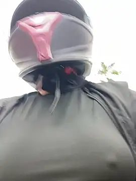 AlannaEvons online show from November 12, 2025, 8:12 pm