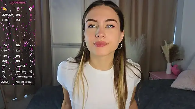 Moonlight1Sonata1 online show from September 19, 2025, 9:02 am