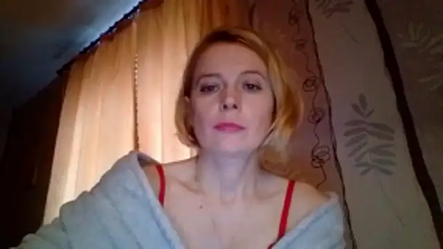 LiluXRose online show from October 25, 2025, 10:47 am