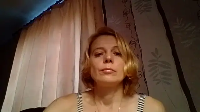 LiluXRose online show from September 29, 2025, 10:54 am