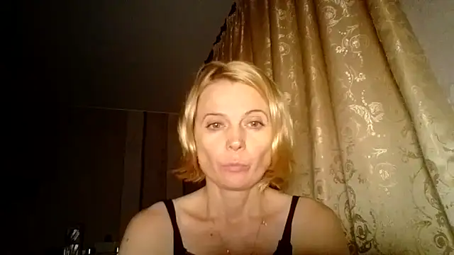 LiluXRose online show from September 25, 2025, 8:26 pm