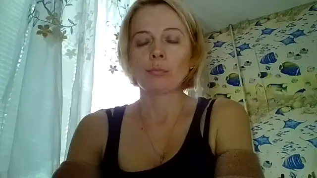 LiluXRose online show from September 15, 2025, 10:05 am