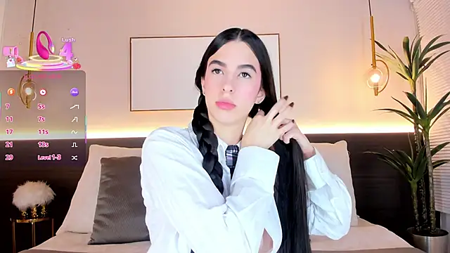 SolAvelar online show from October 23, 2025, 3:49 am