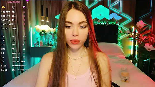 MimiFors online show from September 22, 2025, 4:57 pm