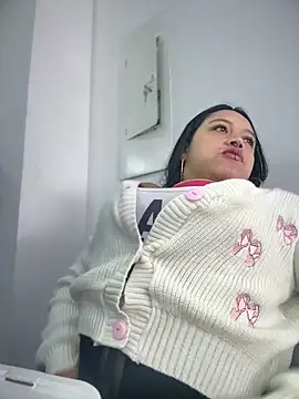 -Mia1 online show from December 18, 2025, 1:04 pm