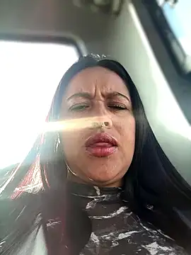 -Mia1 online show from April 10, 2026, 12:12 pm