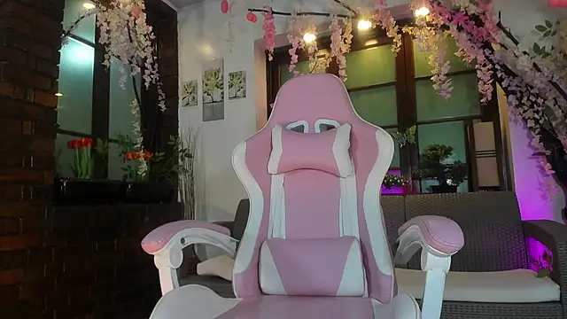 Snapshot of emma_ayala chatting on October 17, 2025, 7:15 pm emma ayala online show from October 17, 2025, 7:15 pm