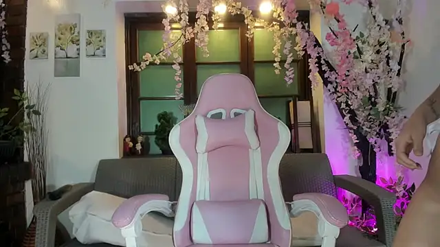 Snapshot of emma_ayala chatting on November 19, 2025, 7:14 pm emma ayala online show from November 19, 2025, 7:14 pm