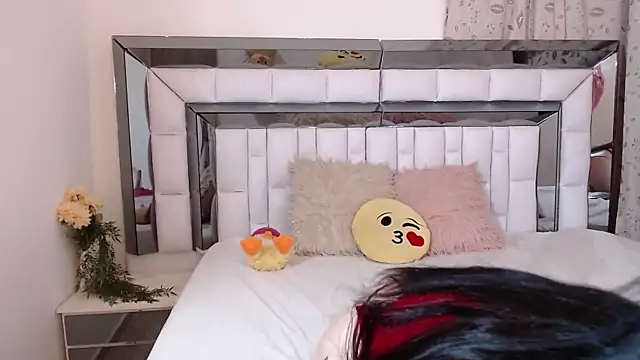 RebeccaGolden online show from September 23, 2025, 3:02 am