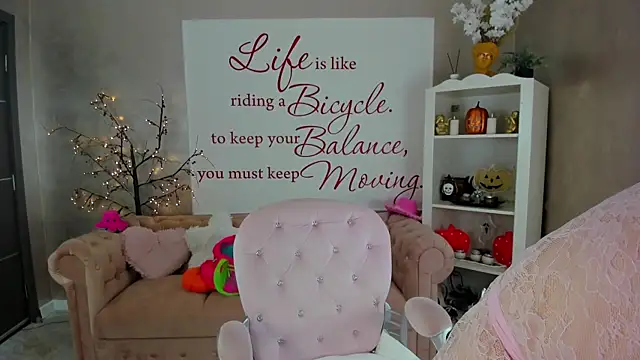 ReynaTheVixen online show from November 23, 2025, 4:50 pm