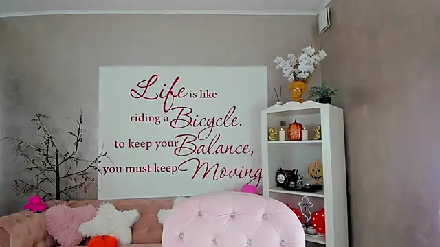 ReynaTheVixen online show from November 21, 2025, 5:12 pm