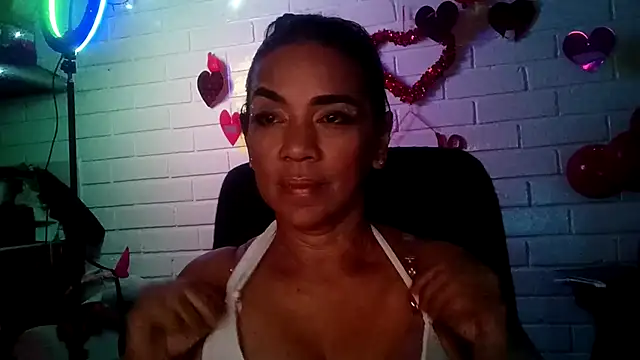 MiiaVelasquez online show from February 18, 2026, 4:54 am