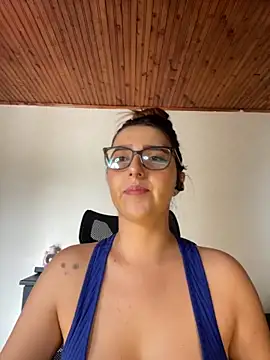 Snapshot of CoraVibes chatting on October 4, 2025, 8:10 pm CoraVibes online show from October 4, 2025, 8:10 pm