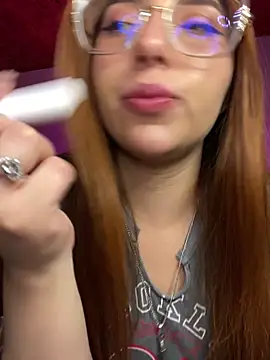 Snapshot of CoraVibes chatting on November 11, 2025, 12:00 pm CoraVibes online show from November 11, 2025, 12:00 pm