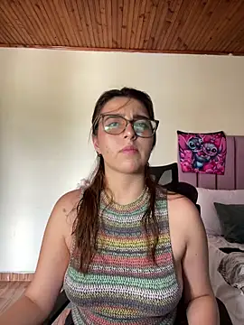 Snapshot of CoraVibes chatting on September 10, 2025, 7:57 pm CoraVibes online show from September 10, 2025, 7:57 pm