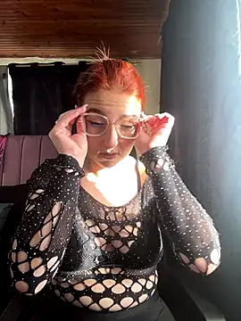 Snapshot of CoraVibes chatting on October 28, 2025, 11:42 am CoraVibes online show from October 28, 2025, 11:42 am