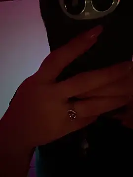 Snapshot of CoraVibes chatting on November 6, 2025, 11:58 am CoraVibes online show from November 6, 2025, 11:58 am