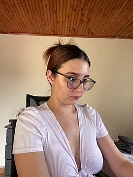 Snapshot of CoraVibes chatting on September 27, 2025, 7:53 pm CoraVibes online show from September 27, 2025, 7:53 pm