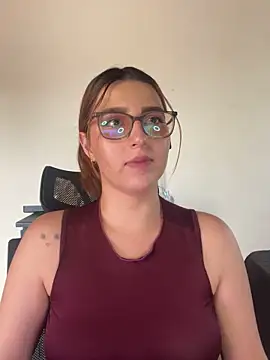 Snapshot of CoraVibes chatting on September 29, 2025, 7:52 pm CoraVibes online show from September 29, 2025, 7:52 pm