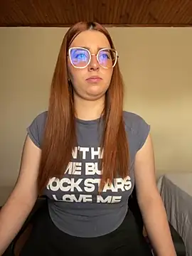 Snapshot of CoraVibes chatting on November 19, 2025, 11:54 am CoraVibes online show from November 19, 2025, 11:54 am