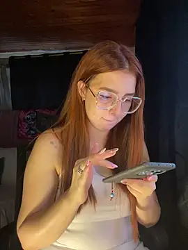 Snapshot of CoraVibes chatting on October 15, 2025, 11:40 am CoraVibes online show from October 15, 2025, 11:40 am