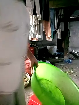 Snapshot of bany-xx chatting on October 26, 2025, 4:13 am bany-xx online show from October 26, 2025, 4:13 am