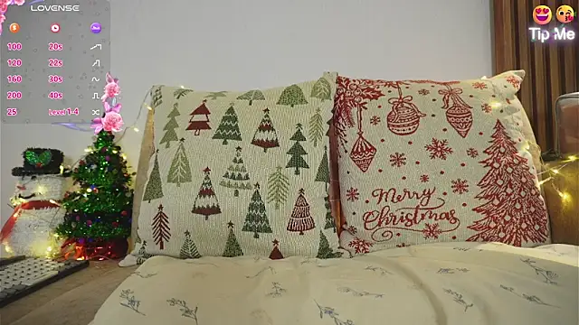 Roxybeautyy online show from November 15, 2025, 9:35 am