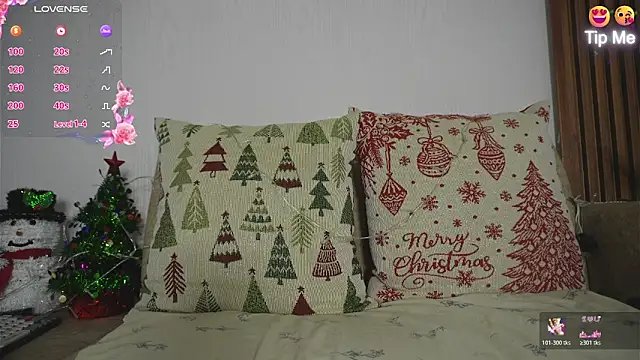 Roxybeautyy online show from December 16, 2025, 9:46 am