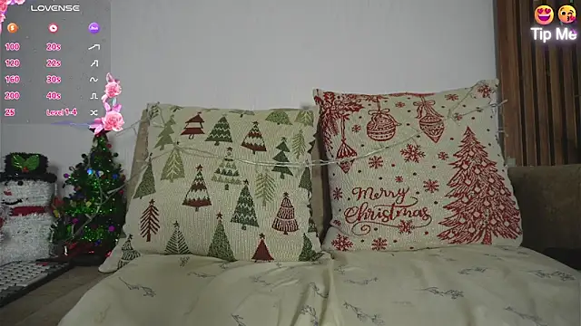 Roxybeautyy online show from December 21, 2025, 9:44 am