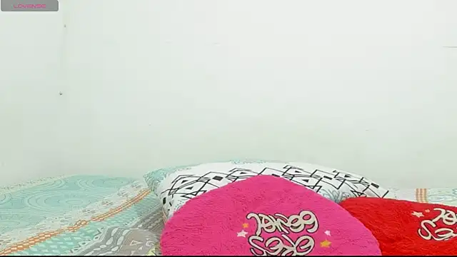 Snapshot of woman_rosse chatting on September 22, 2025, 10:27 pm woman rosse online show from September 22, 2025, 10:27 pm