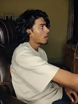 Snapshot of thecatfish chatting on November 2, 2025, 11:04 am thecatfish online show from November 2, 2025, 11:04 am