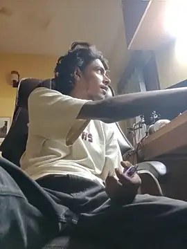 Snapshot of thecatfish chatting on October 24, 2025, 2:05 pm thecatfish online show from October 24, 2025, 2:05 pm