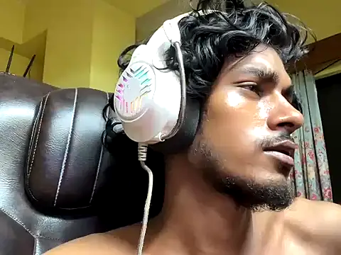 Snapshot of thecatfish chatting on September 10, 2025, 12:59 pm thecatfish online show from September 10, 2025, 12:59 pm