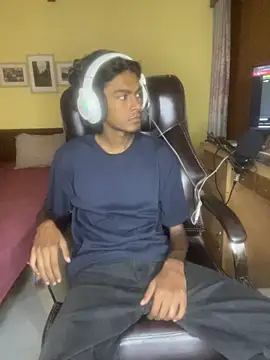 Snapshot of thecatfish chatting on November 27, 2025, 3:29 am thecatfish online show from November 27, 2025, 3:29 am