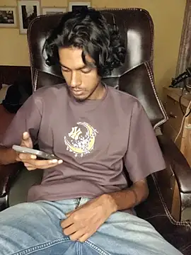 Snapshot of thecatfish chatting on November 3, 2025, 11:25 am thecatfish online show from November 3, 2025, 11:25 am