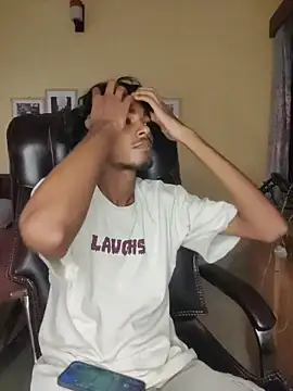 Snapshot of thecatfish chatting on November 7, 2025, 1:32 am thecatfish online show from November 7, 2025, 1:32 am