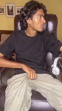 Snapshot of thecatfish chatting on November 22, 2025, 2:21 am thecatfish online show from November 22, 2025, 2:21 am