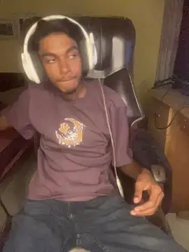 Snapshot of thecatfish chatting on December 1, 2025, 7:59 pm thecatfish online show from December 1, 2025, 7:59 pm