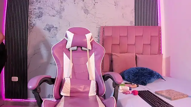 Mia Duarte1 online show from November 21, 2025, 7:24 pm