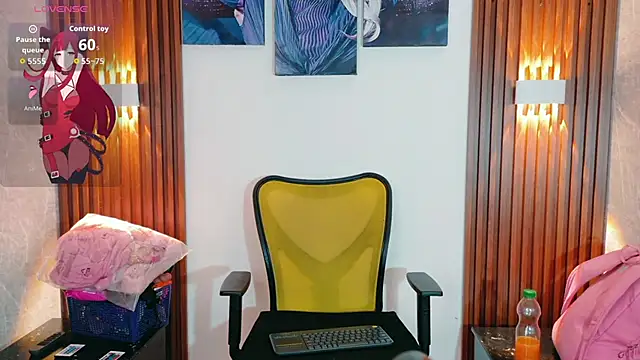 Sophi Thaylorr online show from September 18, 2025, 1:25 pm