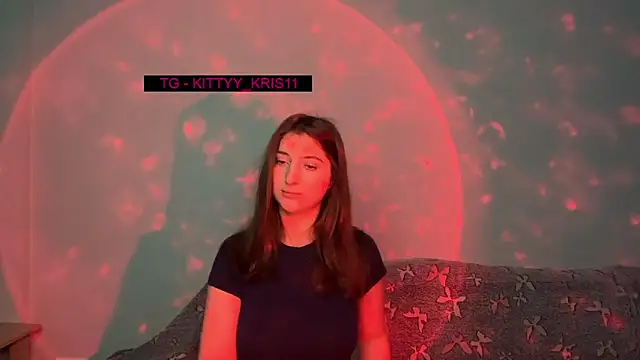 kitty kristy1 online show from December 1, 2025, 10:32 pm