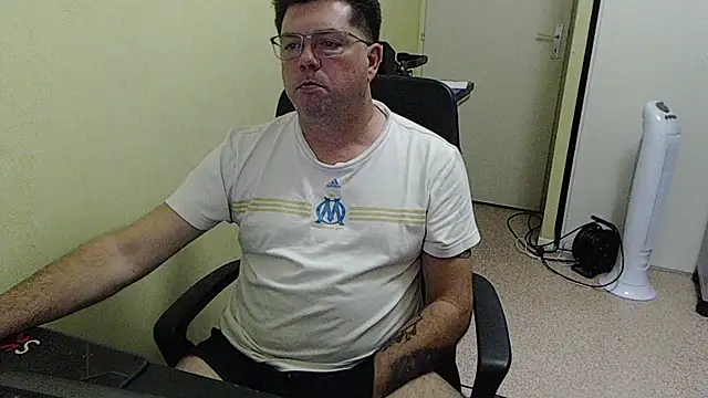 blueandwhite1 online show from October 14, 2025, 8:20 pm