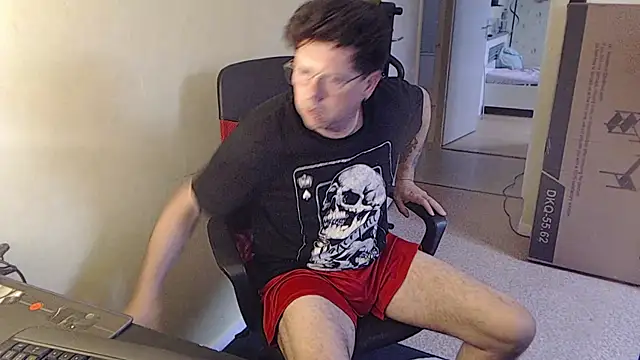 blueandwhite1 online show from April 11, 2026, 8:40 am