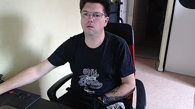 blueandwhite1 online show from April 1, 2026, 2:36 pm