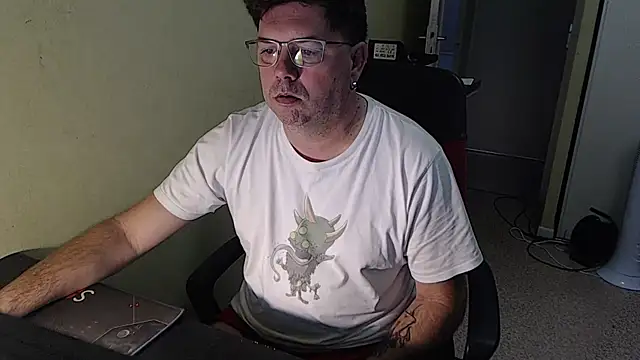 blueandwhite1 online show from November 5, 2025, 8:06 am