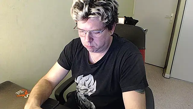 blueandwhite1 online show from January 27, 2025, 4:43 pm