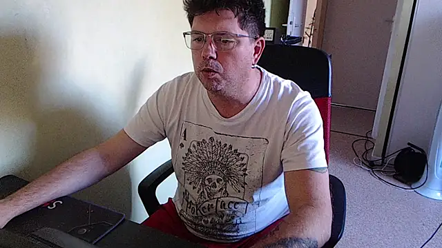 blueandwhite1 online show from October 30, 2025, 3:31 pm